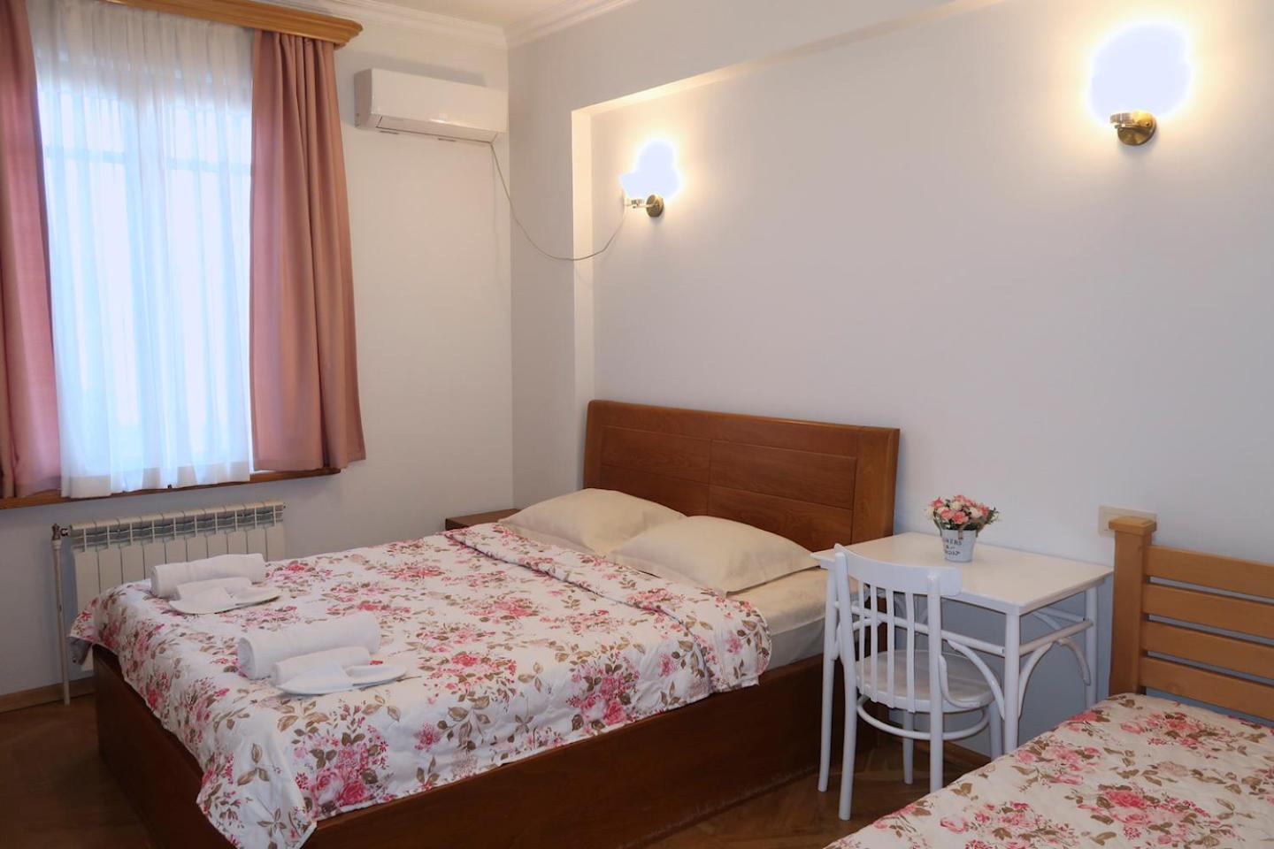 Guest House Merci Tbilisi Buitenkant foto